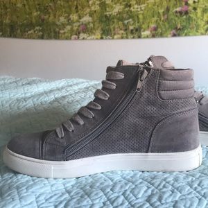 Steve Madden High Top Sneaker